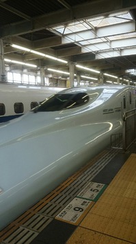 H270825aoyama-sinkansen.jpg