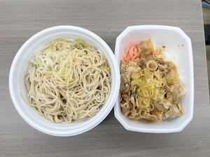 日替わり　金曜日　薬味ねぎ豚丼.jpg