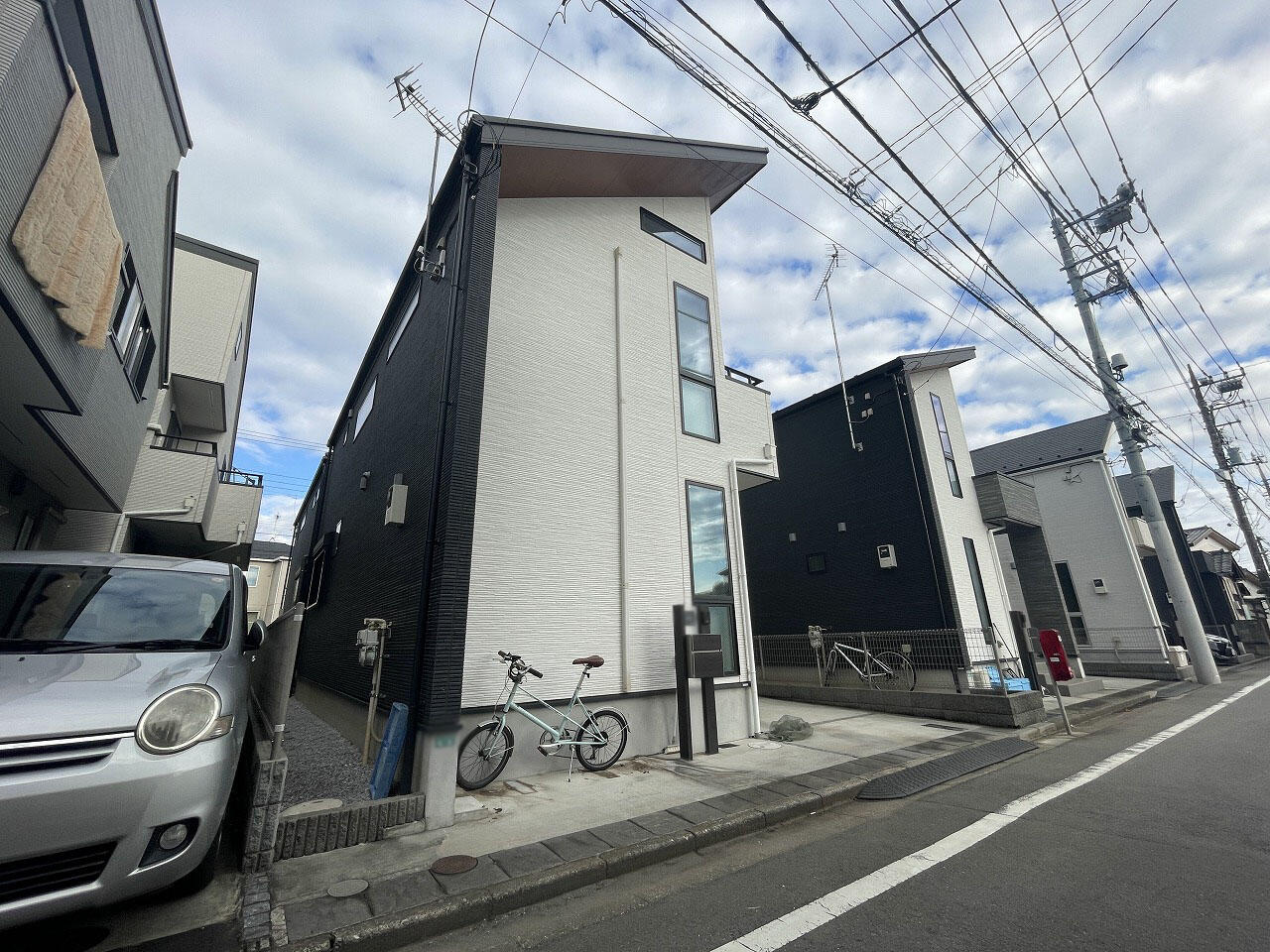 <p>セカンド洗面、キッチン食洗機・浄水器、可動棚付パントリー付で充実の設備仕様</p>