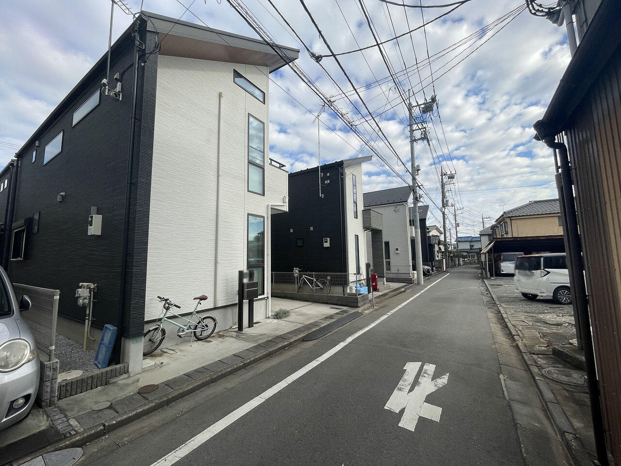 <p>近隣に商業施設が豊富に整った買い物便利な住環境</p>